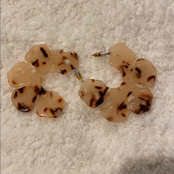 Jcrew pale pink tortoise acetate flower hoops - Picture 3 of 4